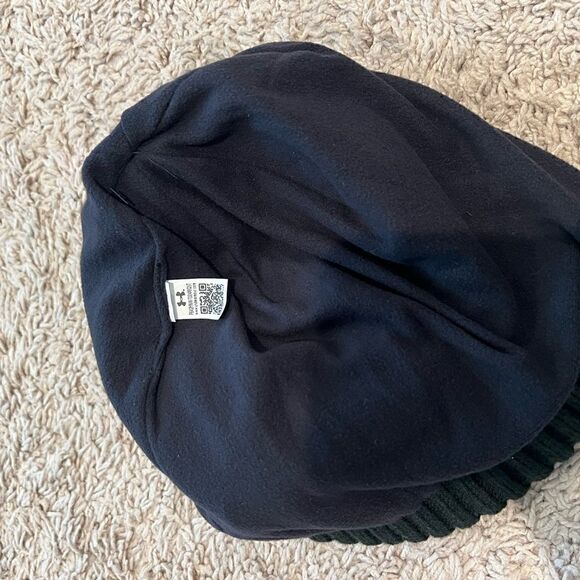 Under Armour Women’s Black Cable Knit Beanie | ColdGear Ribbed Winter Hat - Picture 5 of 7